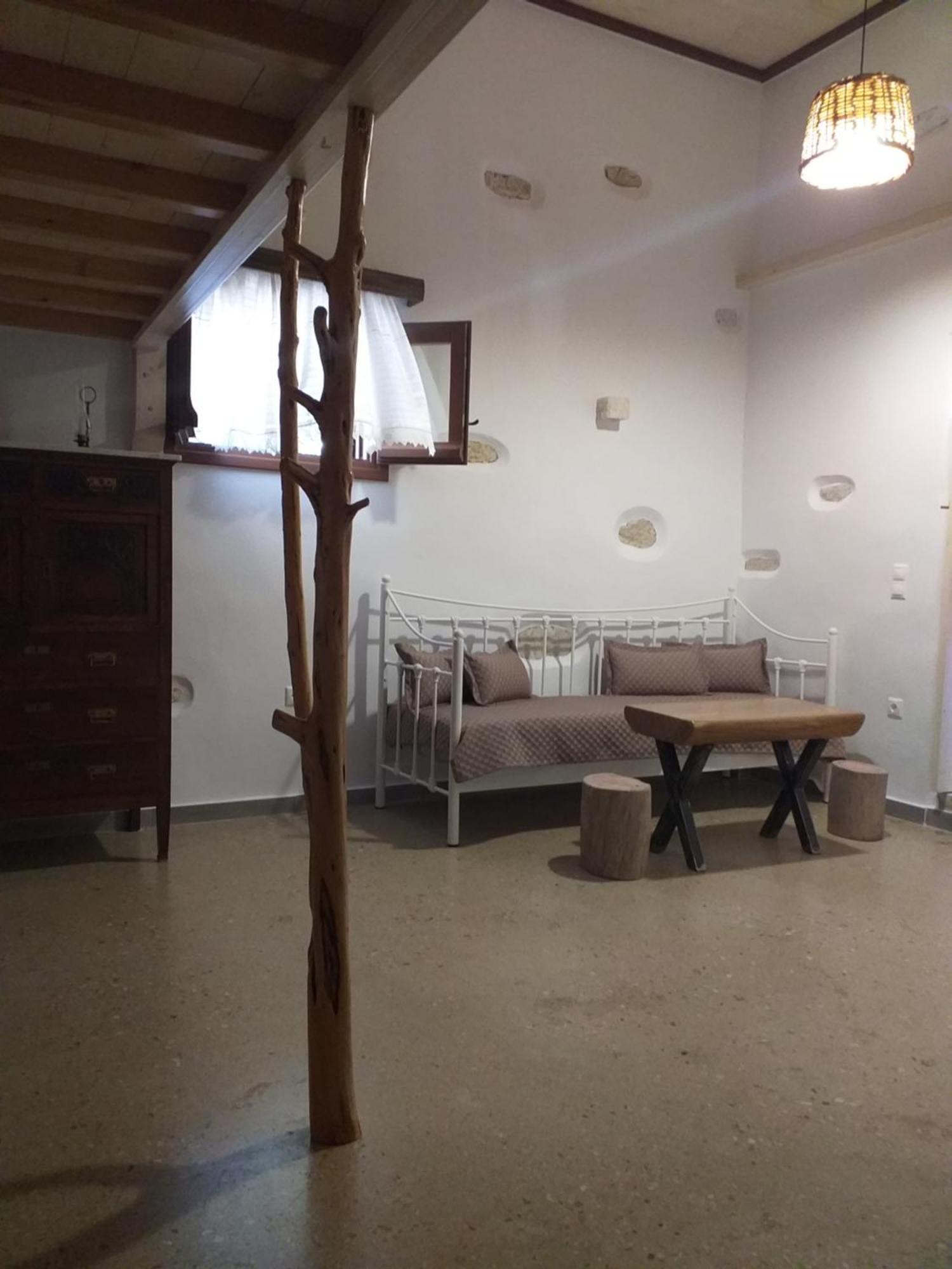 Imellos Aperathos Phòng bức ảnh